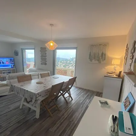 Vue Et Piscine Villa